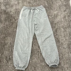 Men’s Nike standard issue dri-fit gray jogger